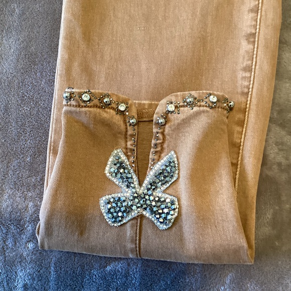 Joseph Ribkoff tan jeans with embellishments, size large. Has moderate stretch - Picture 6 of 8